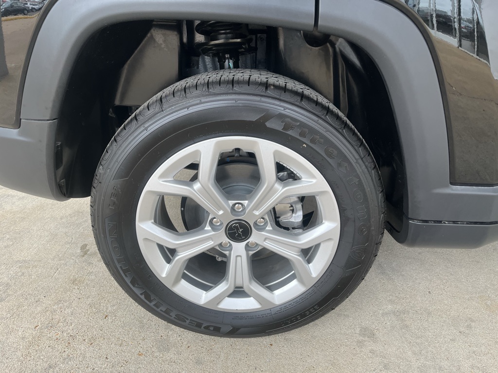 Vehicle image 36 of 40