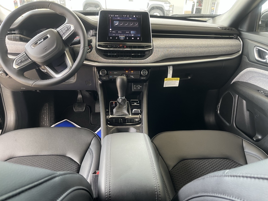 Vehicle image 22 of 40