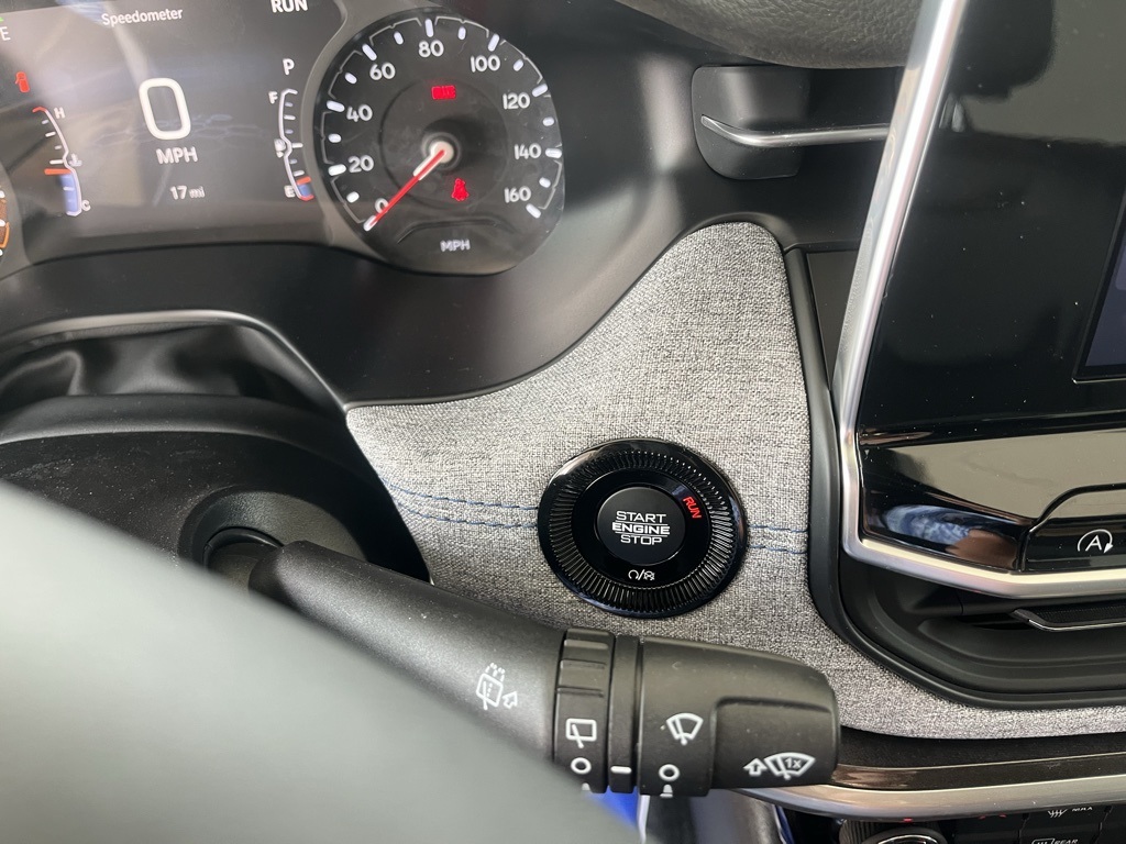 Vehicle image 18 of 40