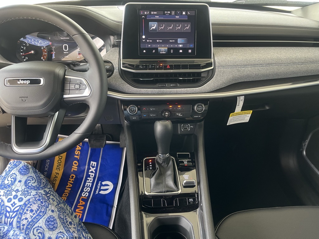 Vehicle image 26 of 40