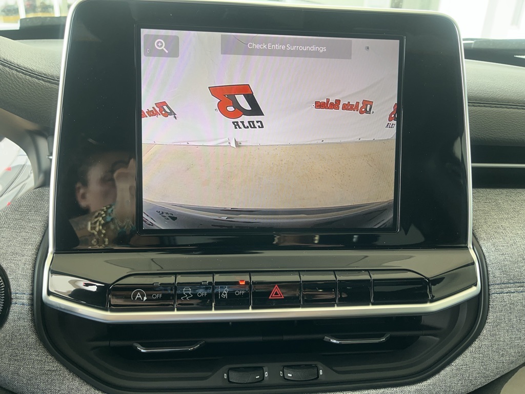 Vehicle image 27 of 40