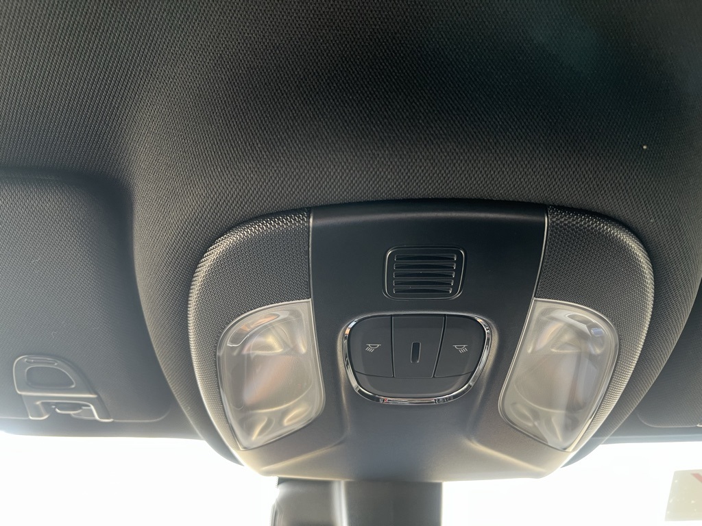 Vehicle image 28 of 40