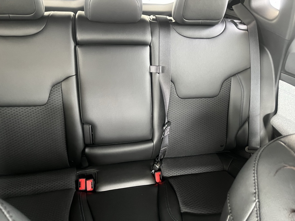 Vehicle image 29 of 40