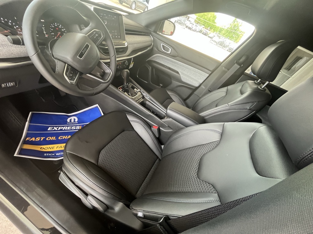 Vehicle image 14 of 40