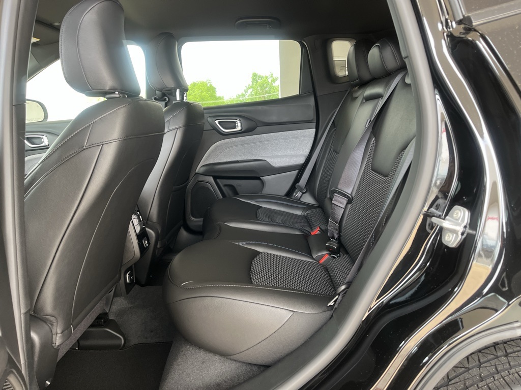 Vehicle image 20 of 40