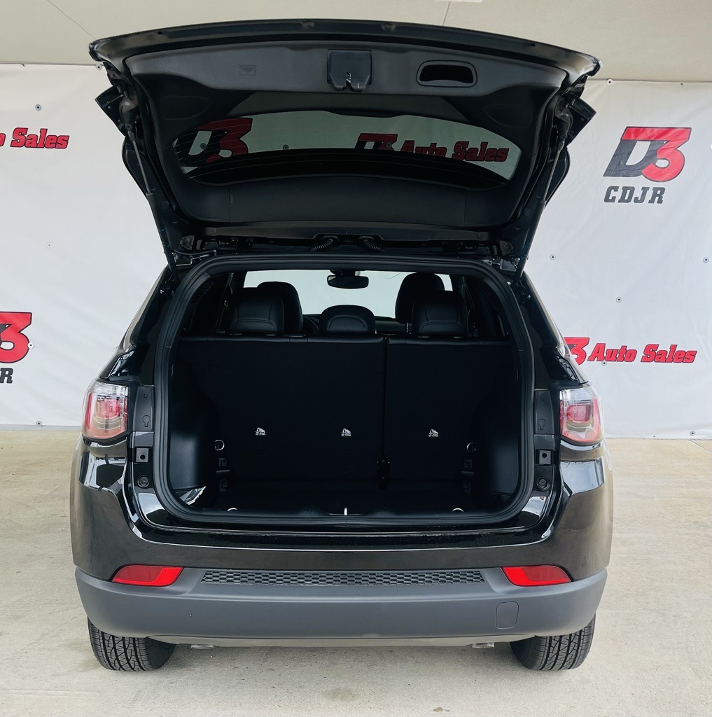 Vehicle image 10 of 40