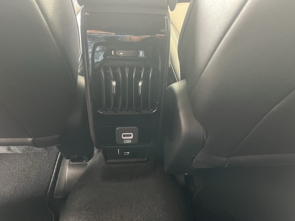 Vehicle image 23 of 40