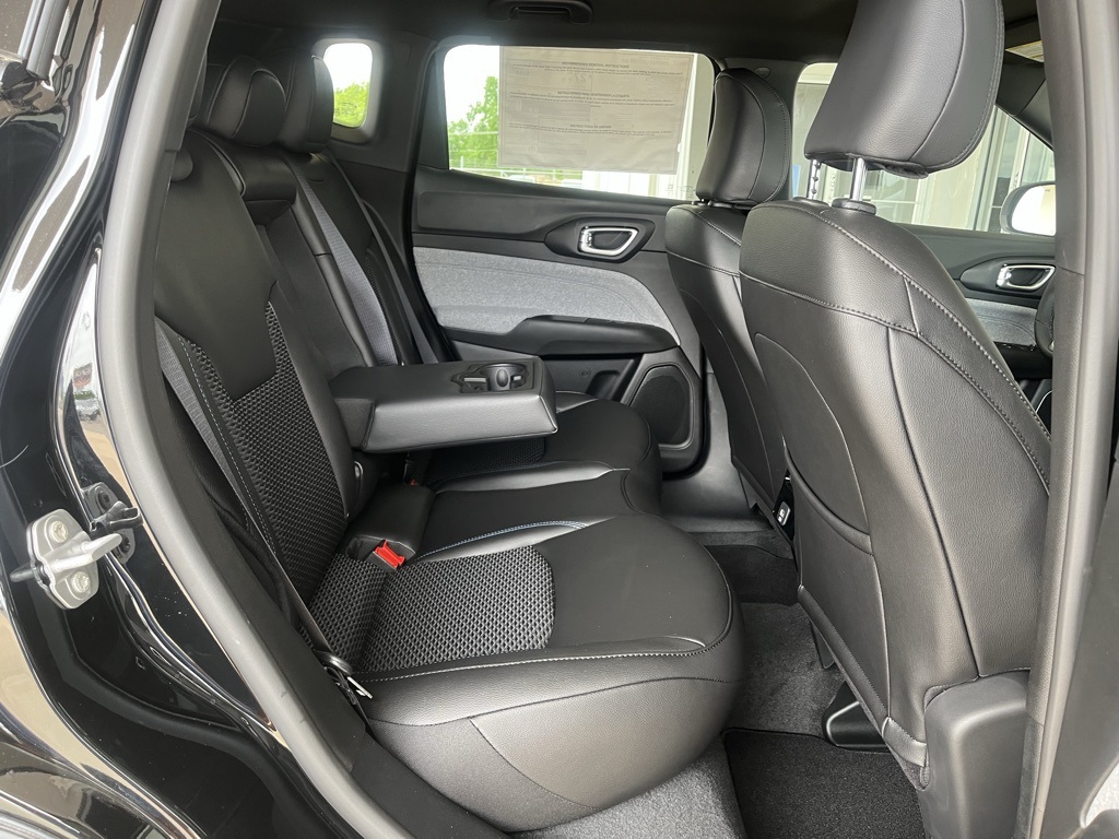 Vehicle image 34 of 40