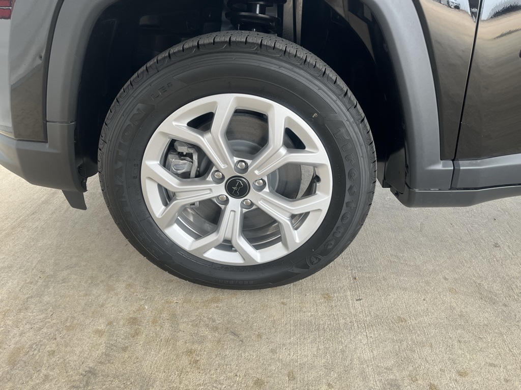 Vehicle image 38 of 40