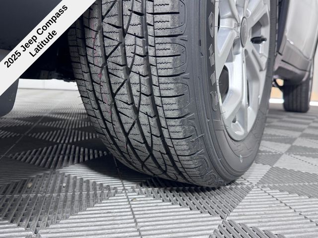 Vehicle image 14 of 42