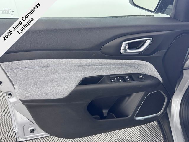 Vehicle image 28 of 42