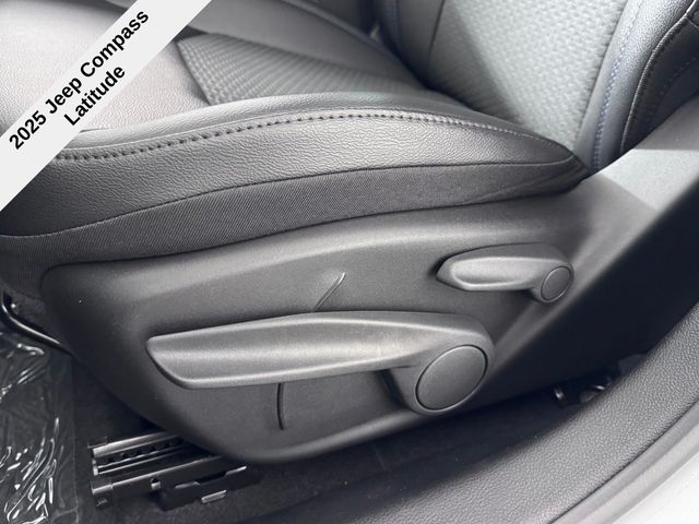Vehicle image 33 of 42