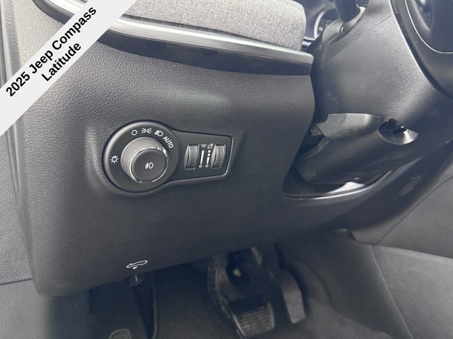 Vehicle image 35 of 42