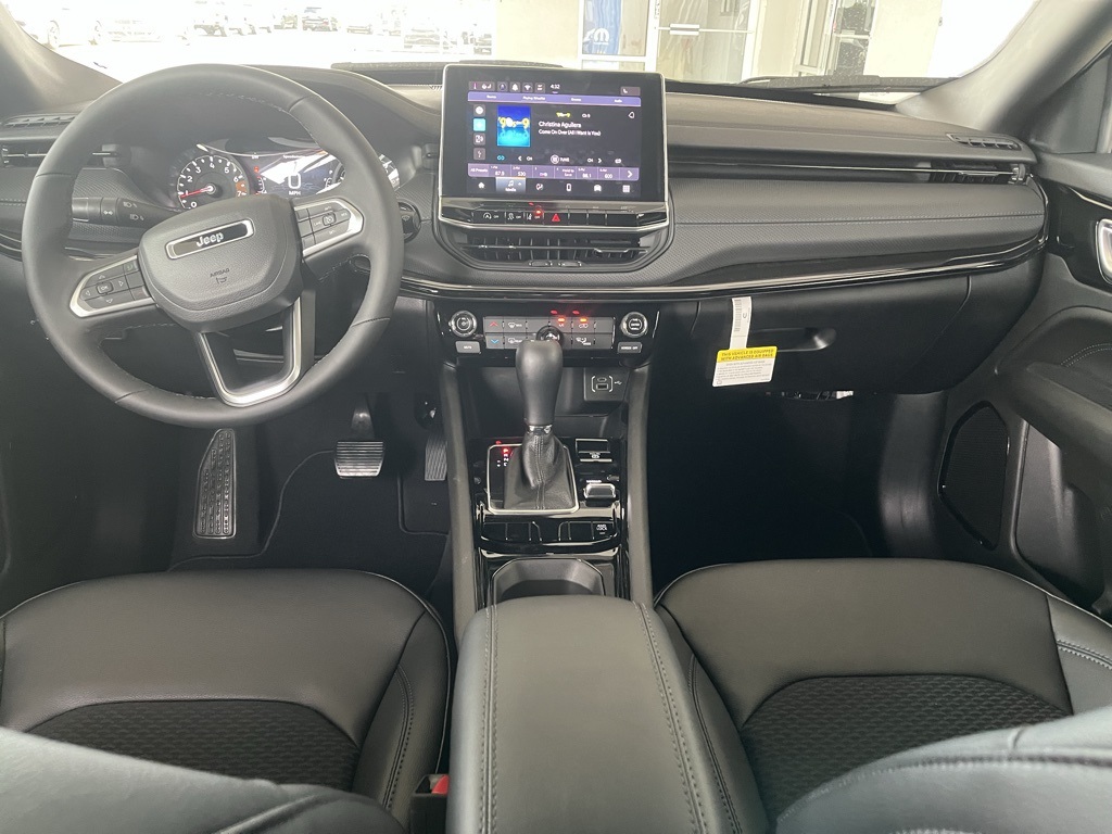 Vehicle image 15 of 40