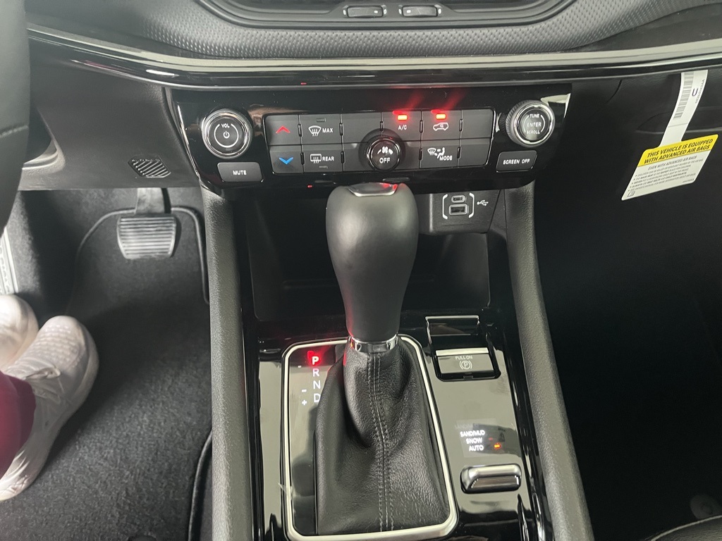Vehicle image 17 of 40