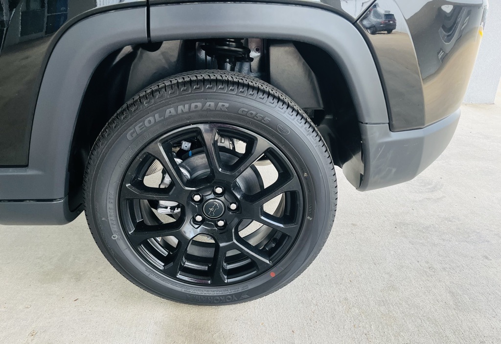 Vehicle image 37 of 40