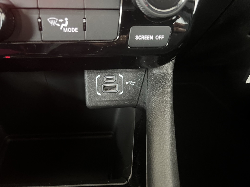 Vehicle image 18 of 40