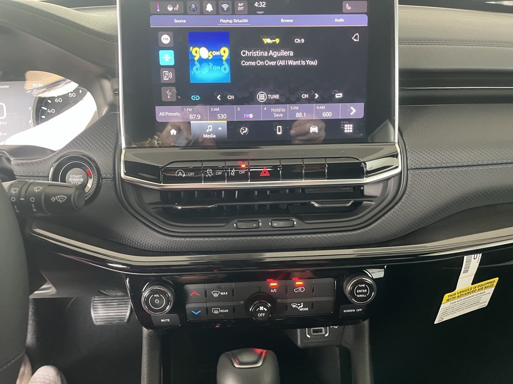 Vehicle image 16 of 40