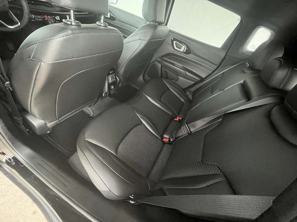 Vehicle image 24 of 40