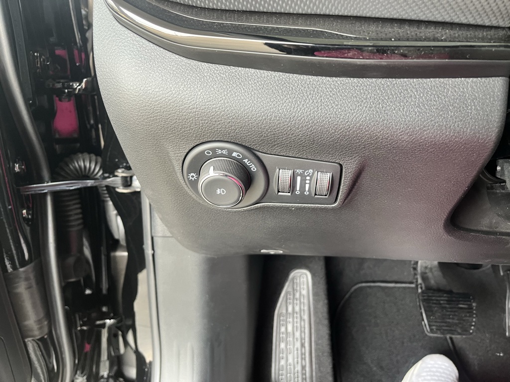 Vehicle image 13 of 40