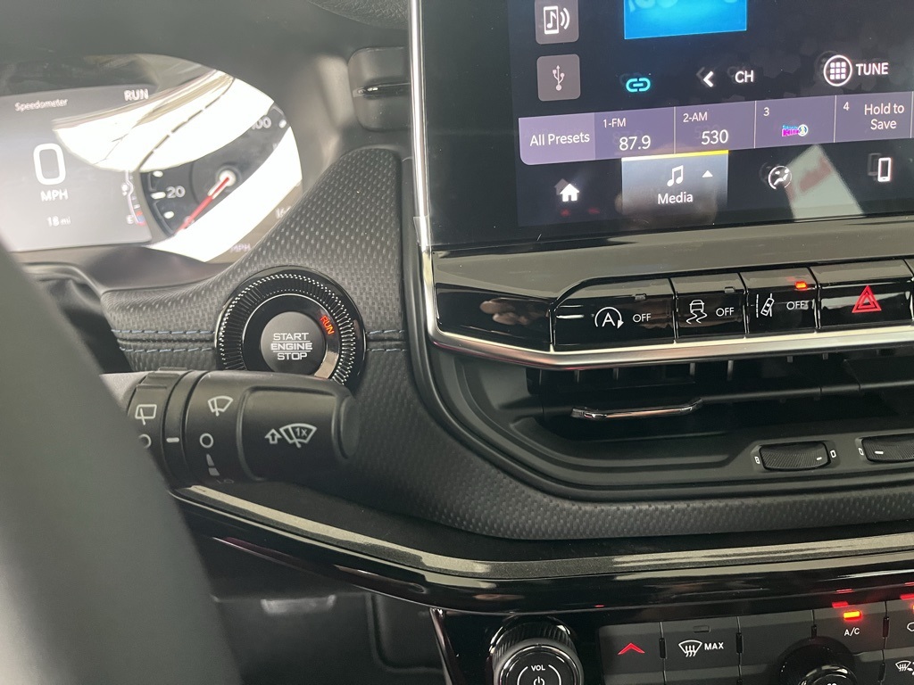 Vehicle image 14 of 40