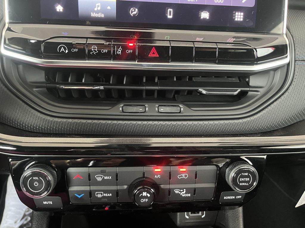 Vehicle image 19 of 40