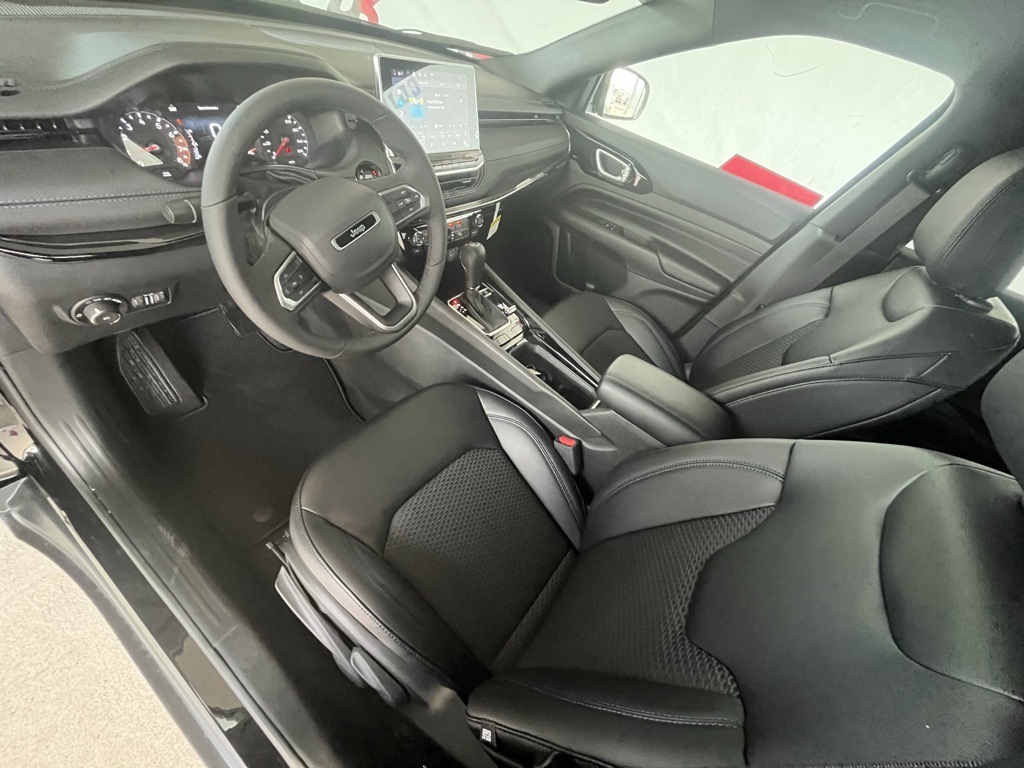 Vehicle image 11 of 40