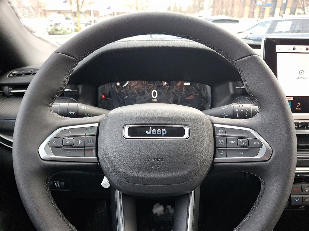 Vehicle image 14 of 21