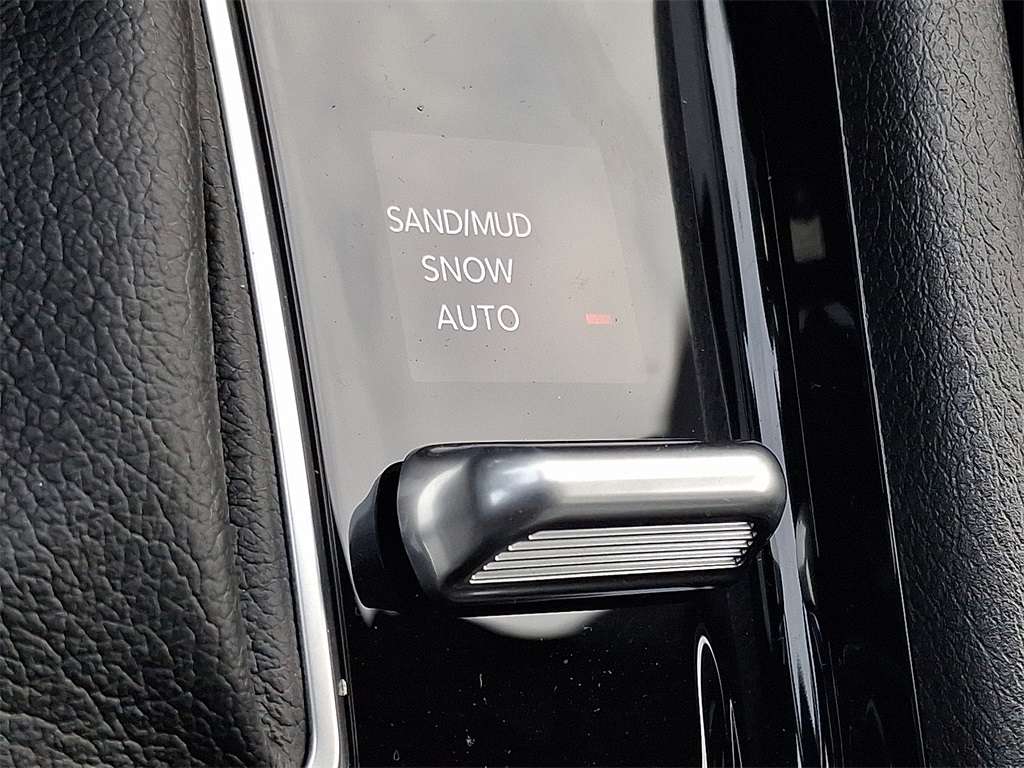 Vehicle image 19 of 21