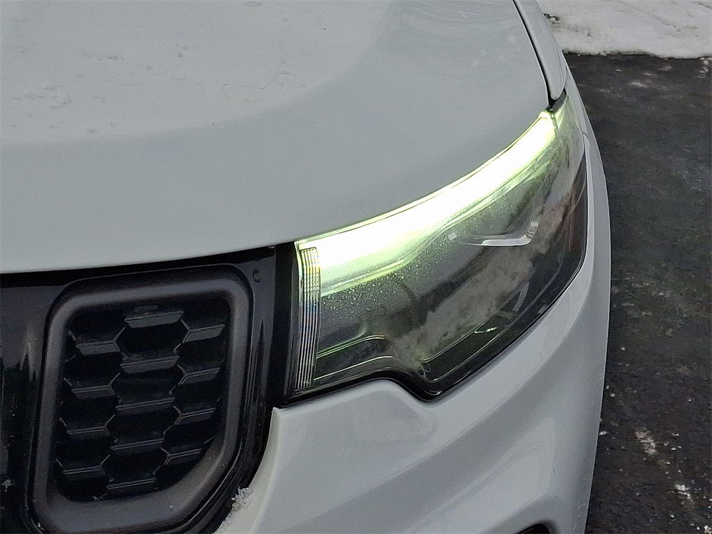 Vehicle image 9 of 21