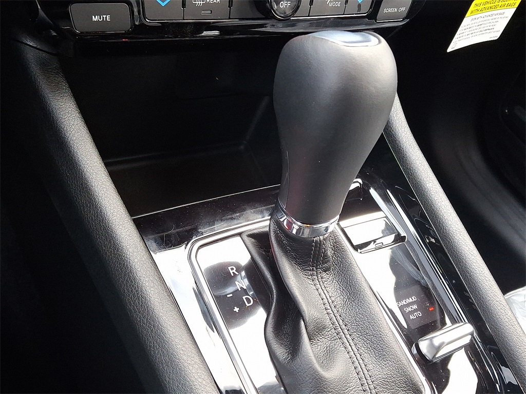 Vehicle image 10 of 21