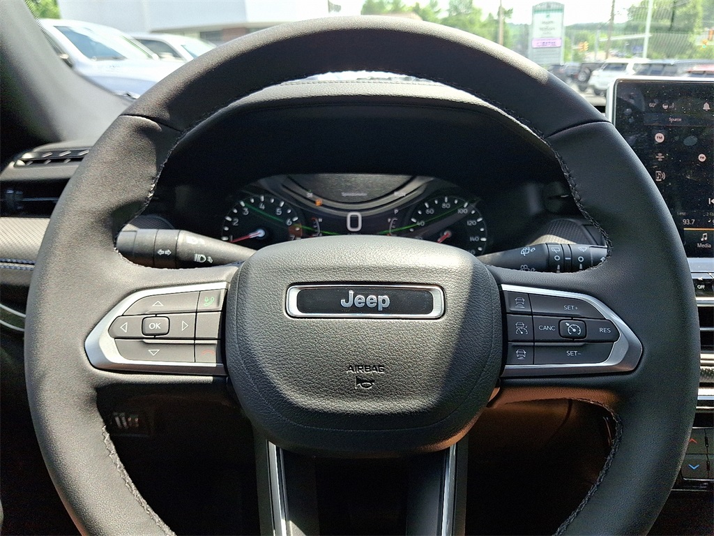 Vehicle image 9 of 21