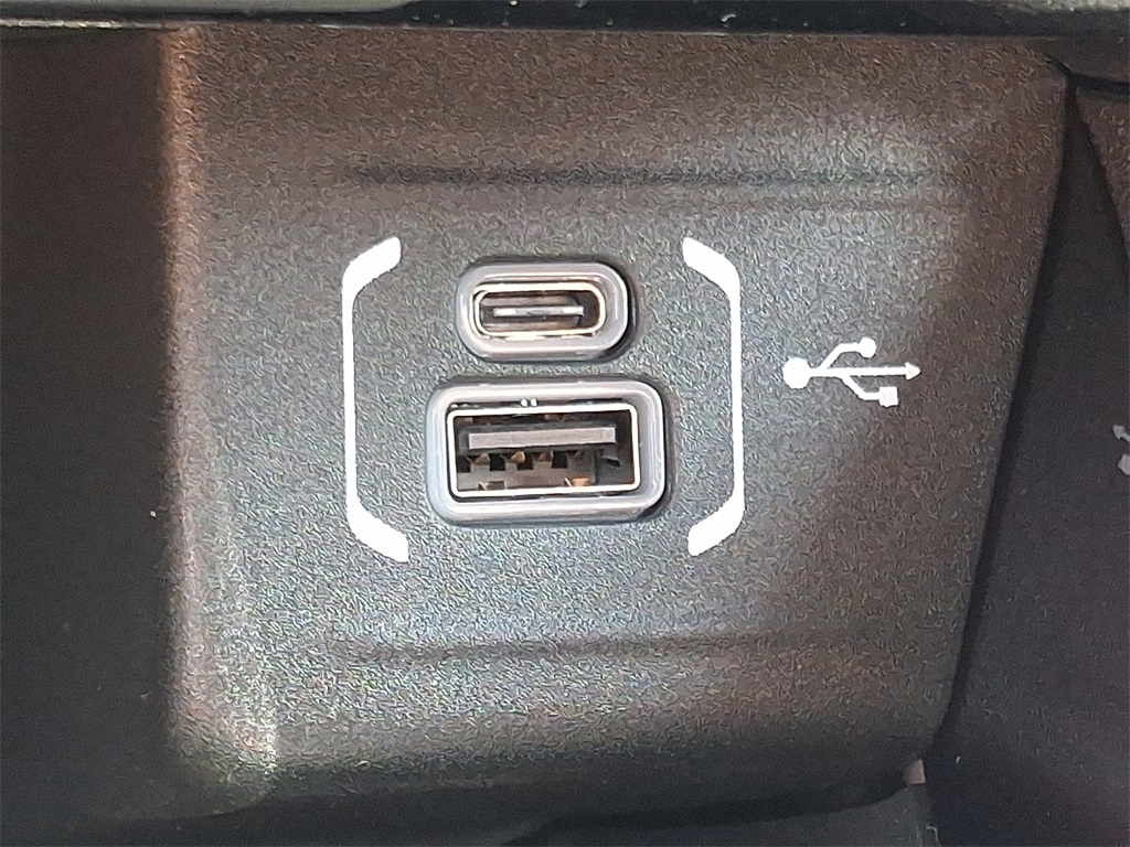Vehicle image 16 of 21