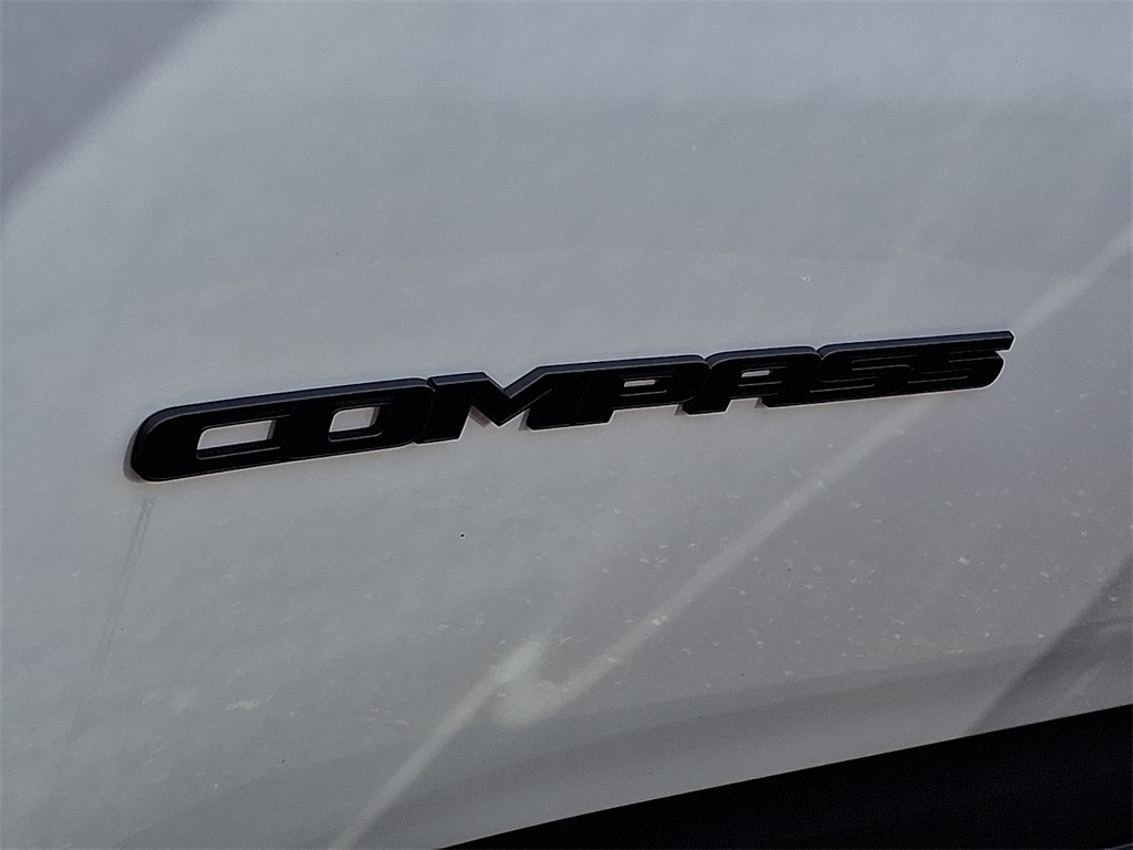 Vehicle image 17 of 21