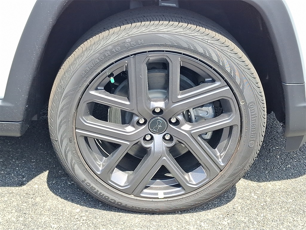 Vehicle image 8 of 21