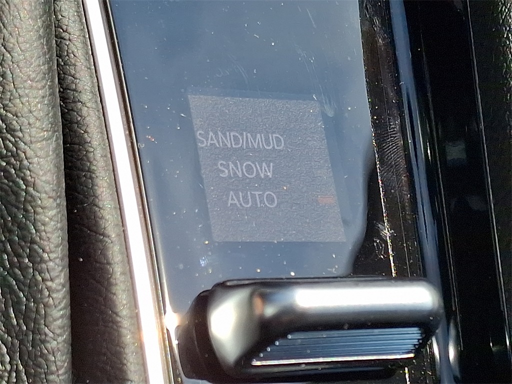 Vehicle image 18 of 21