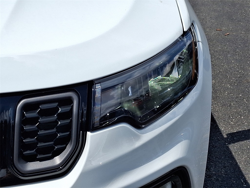 Vehicle image 20 of 21