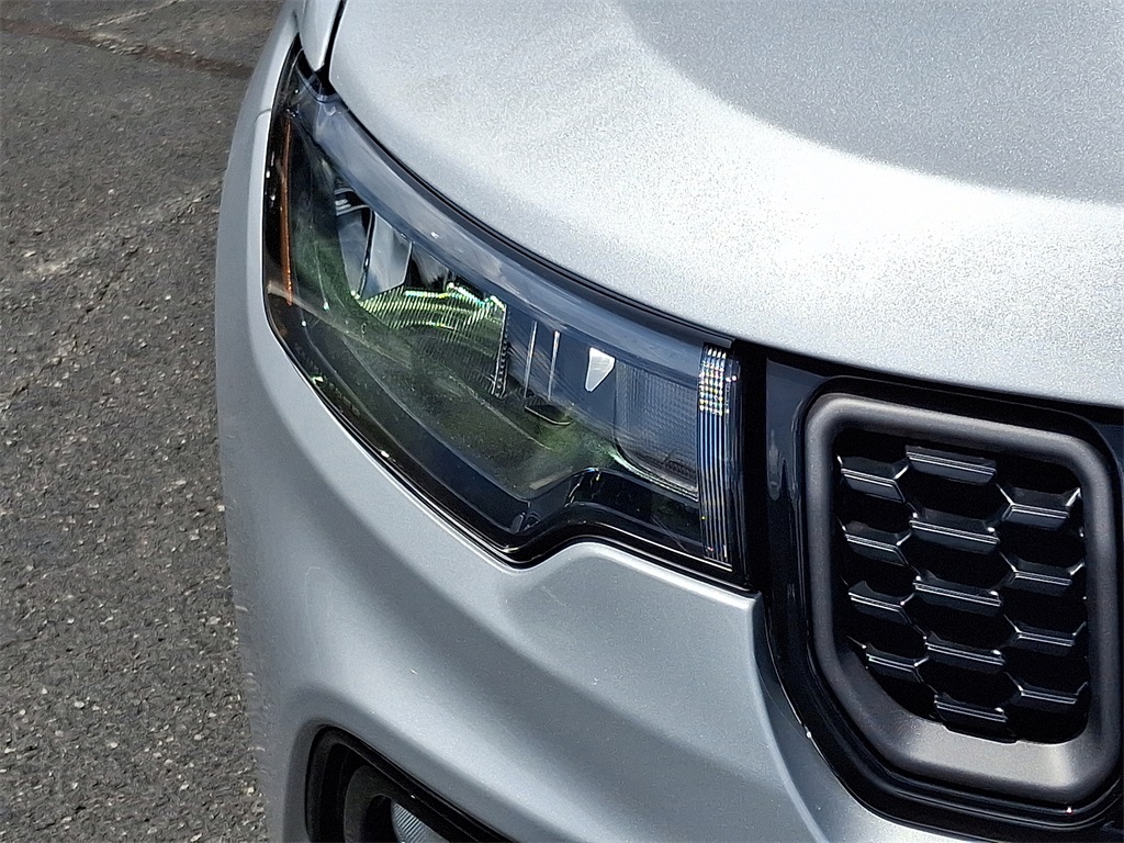 Vehicle image 18 of 21