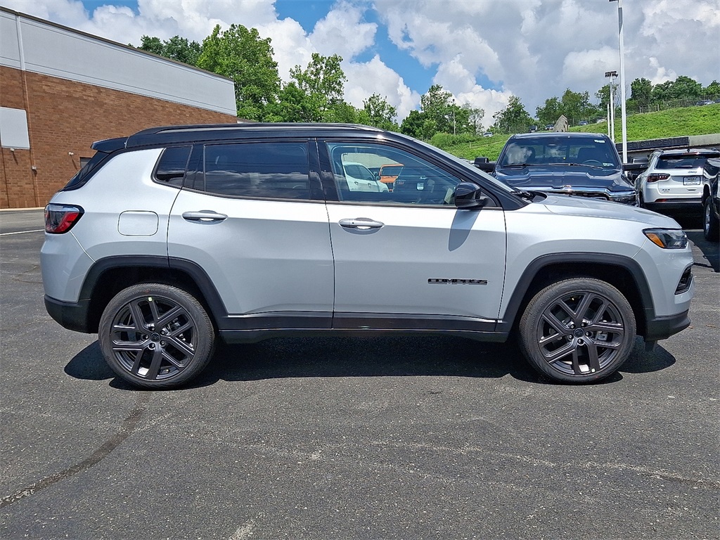 Vehicle image 4 of 21