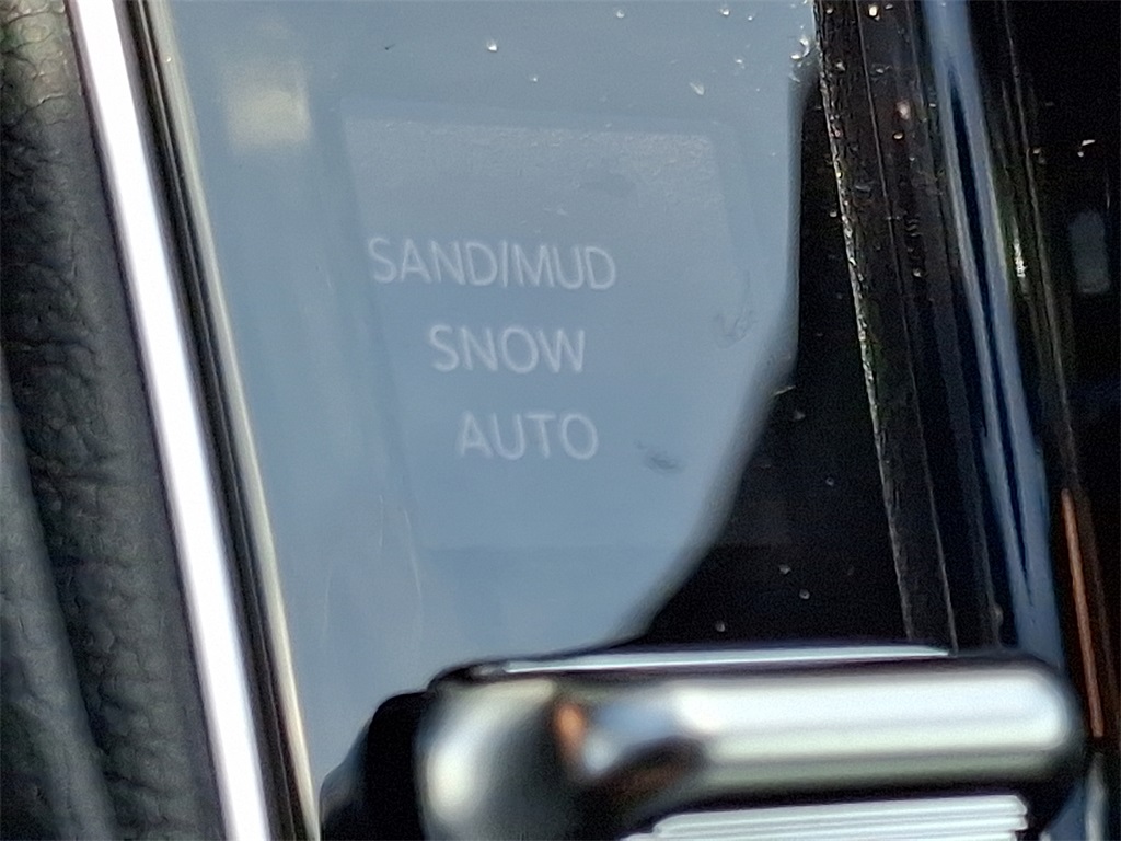Vehicle image 17 of 21
