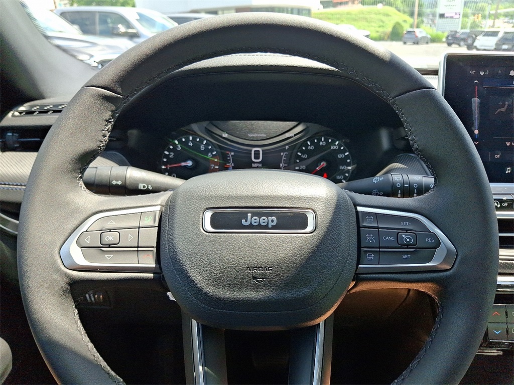 Vehicle image 10 of 21
