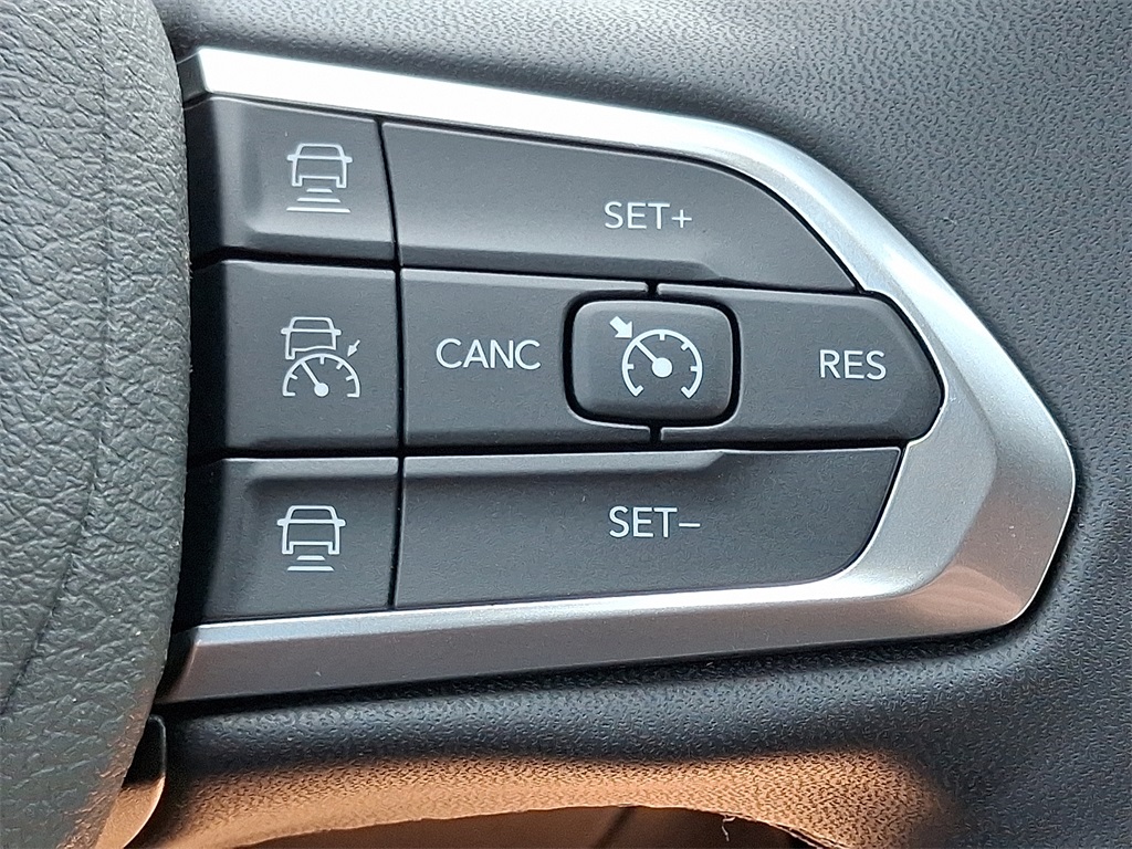 Vehicle image 15 of 21