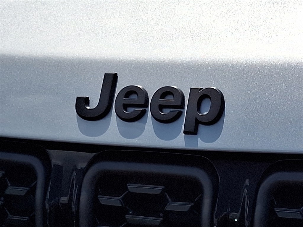 Vehicle image 19 of 21