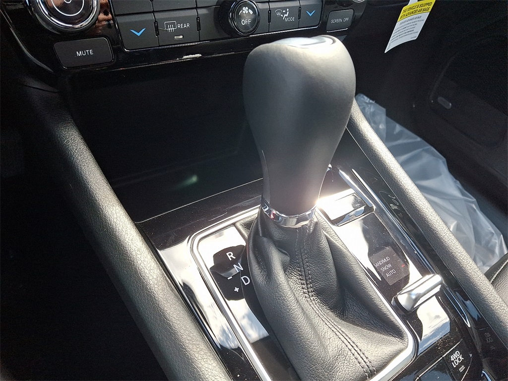 Vehicle image 13 of 21