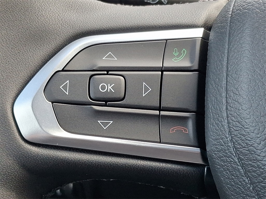 Vehicle image 17 of 21