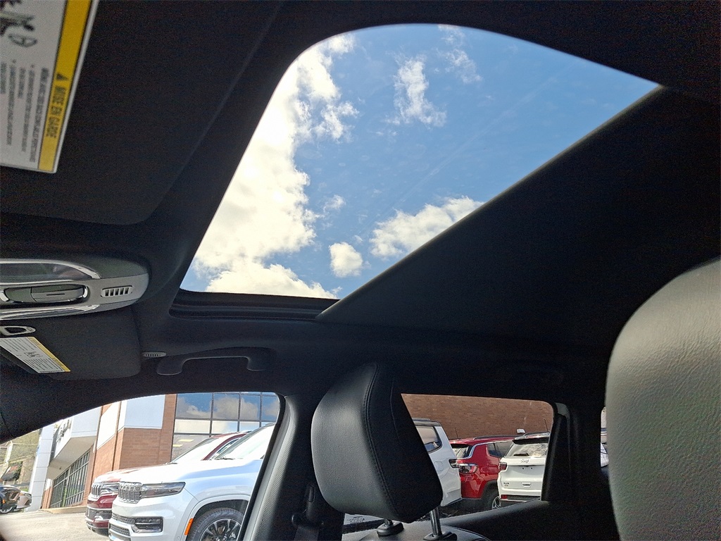 Vehicle image 12 of 21