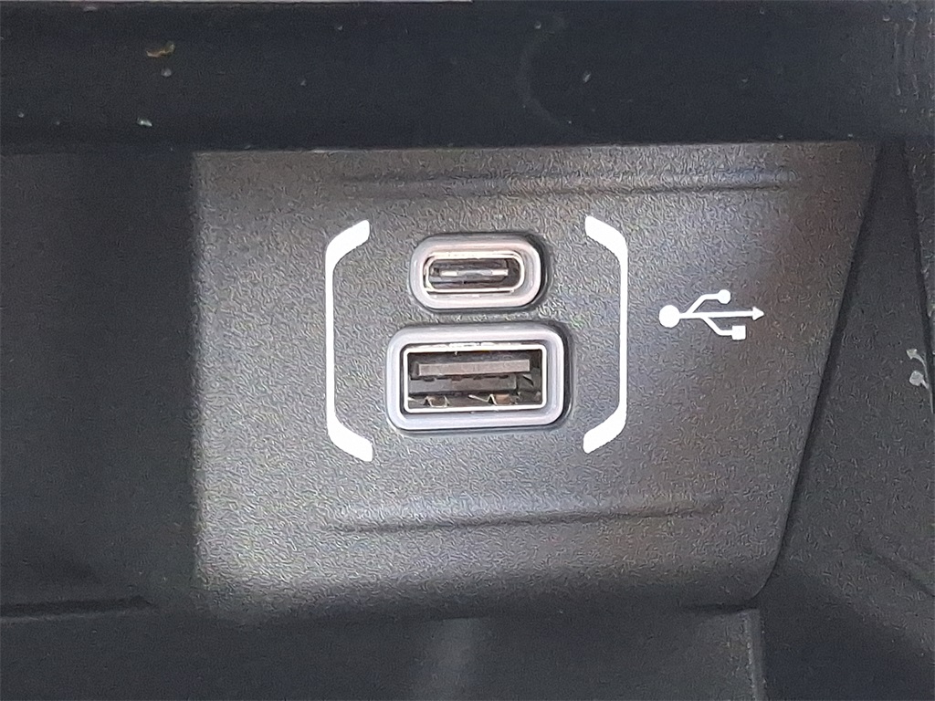 Vehicle image 20 of 21