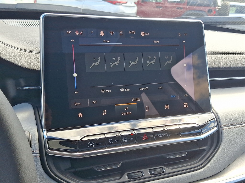 Vehicle image 14 of 21