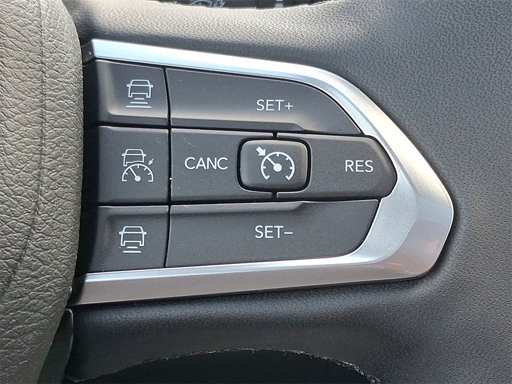 Vehicle image 18 of 21