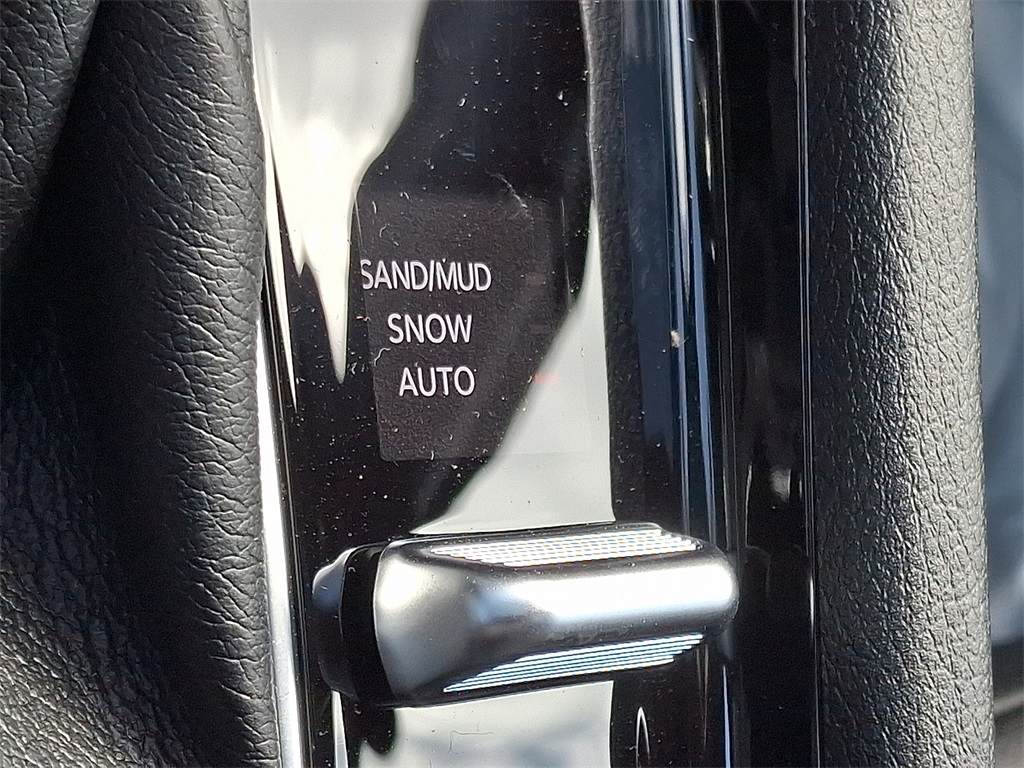 Vehicle image 19 of 21